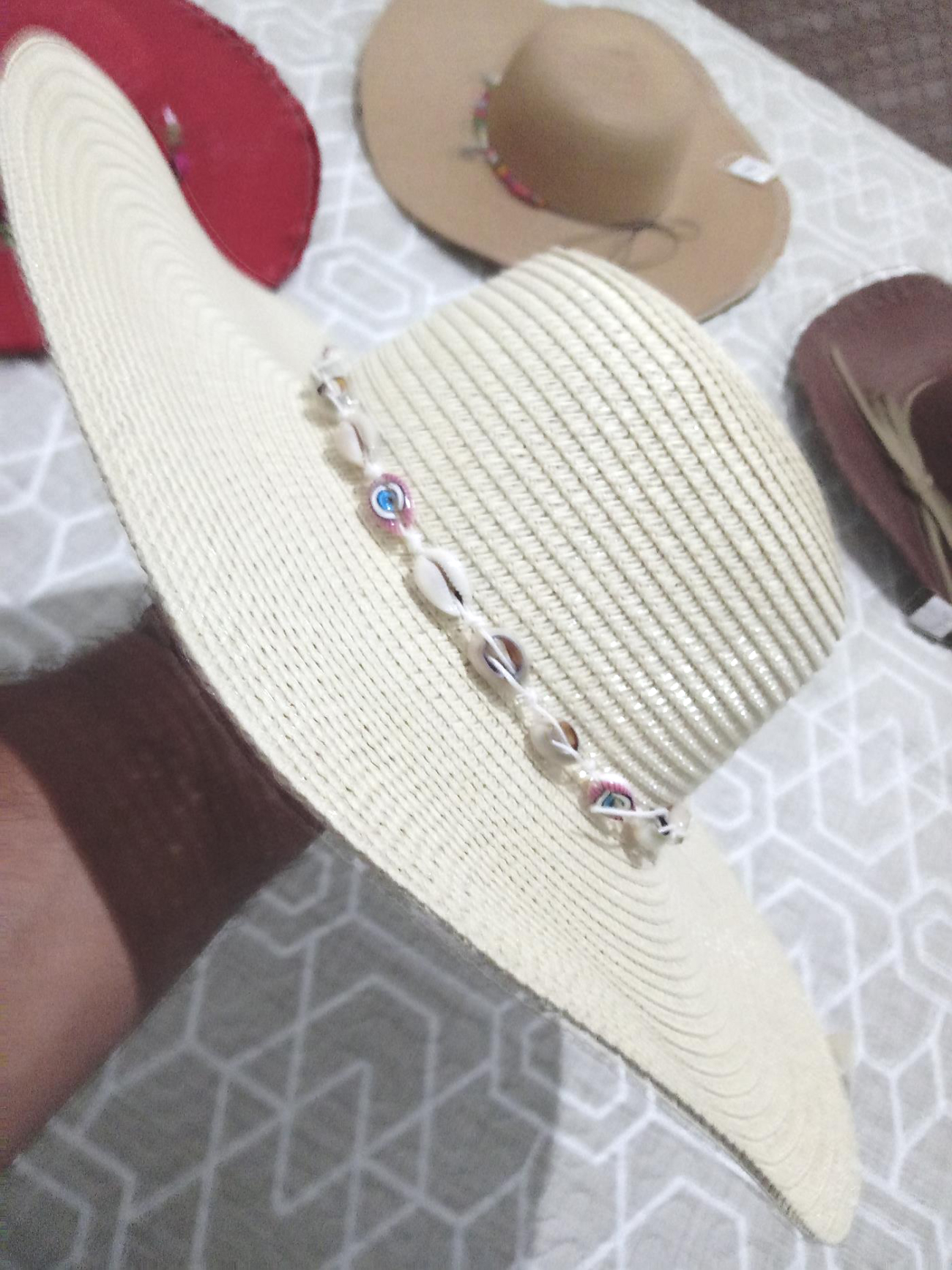 Chap&eacute;u de Praia Feminino Bege R$ 30,00